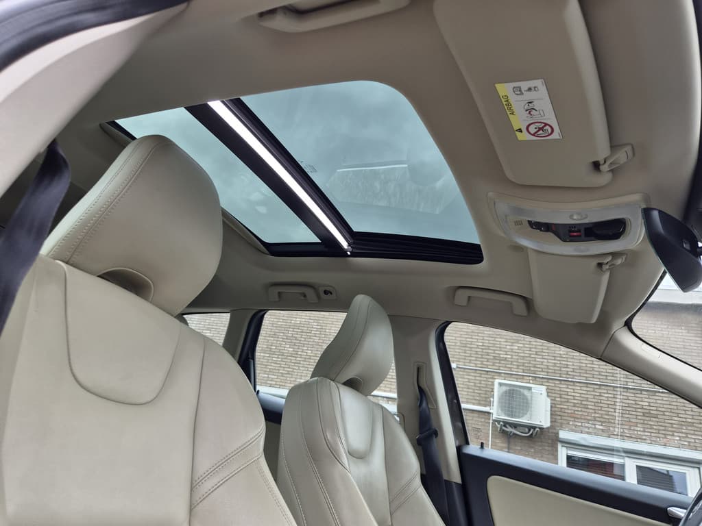 Volvo XC60 2.0 T5 FWD Polar+ — foto 8 van 25