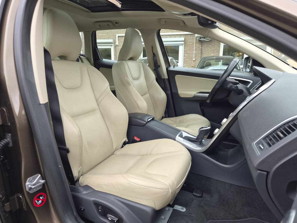 Volvo XC60 2.0 T5 FWD Polar+ — foto 9 van 25