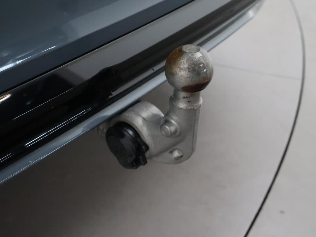Volvo V60 2.0 T6 PLUG IN HYBRID 350 PK AWD PLUS DARK — foto 15 van 25