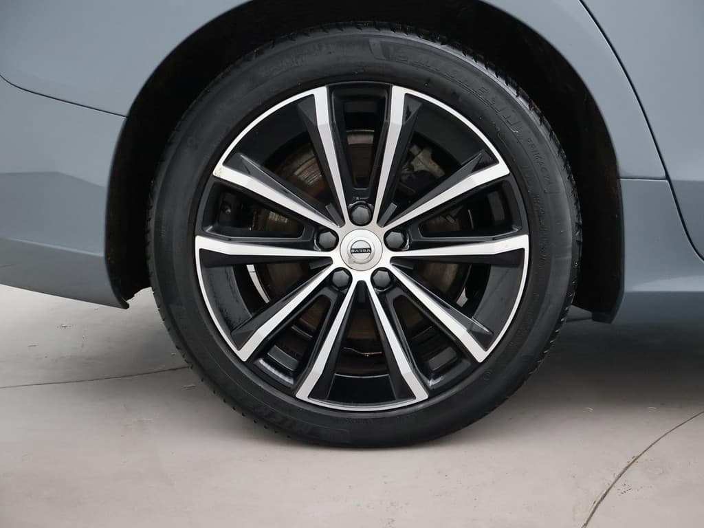 Volvo V60 2.0 T6 PLUG IN HYBRID 350 PK AWD PLUS DARK — foto 16 van 25