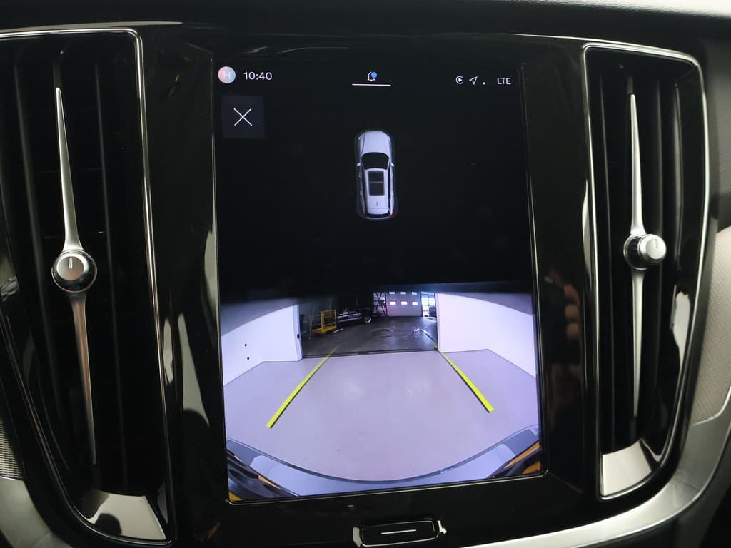 Volvo V60 2.0 T6 PLUG IN HYBRID 350 PK AWD PLUS DARK — foto 17 van 25