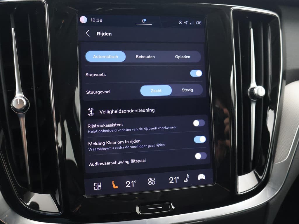 Volvo V60 2.0 T6 PLUG IN HYBRID 350 PK AWD PLUS DARK — foto 19 van 25