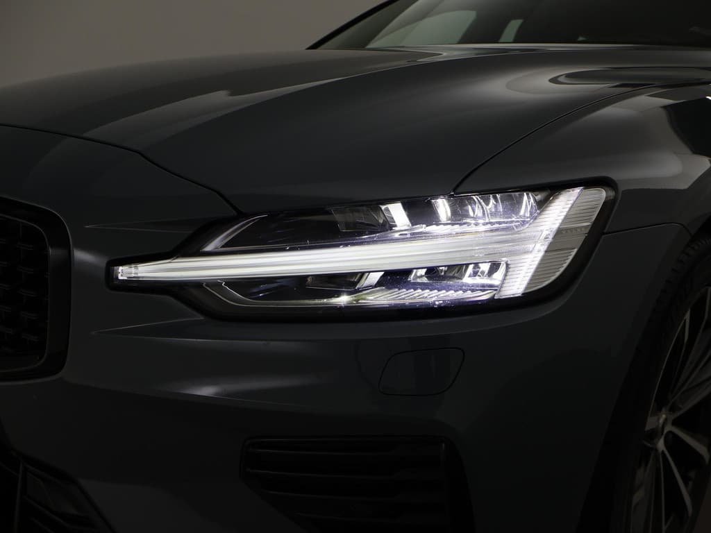 Volvo V60 2.0 T6 PLUG IN HYBRID 350 PK AWD PLUS DARK — foto 20 van 25