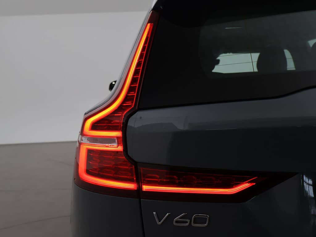 Volvo V60 2.0 T6 PLUG IN HYBRID 350 PK AWD PLUS DARK — foto 21 van 25