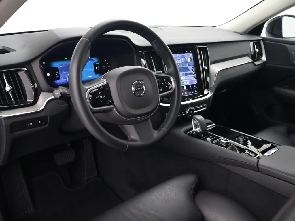 Volvo V60 2.0 T6 PLUG IN HYBRID 350 PK AWD PLUS DARK — foto 25 van 25