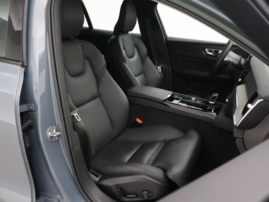 Volvo V60 2.0 T6 PLUG IN HYBRID 350 PK AWD PLUS DARK — foto 4 van 25